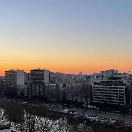 Sur Les Quais De Paris